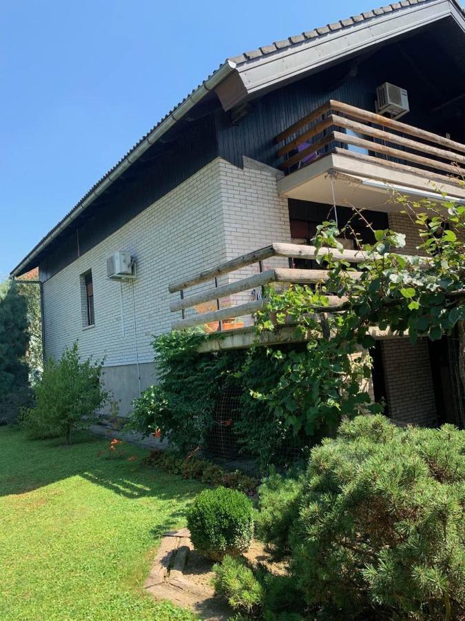 Ela'S Apartment Komenda Exterior photo