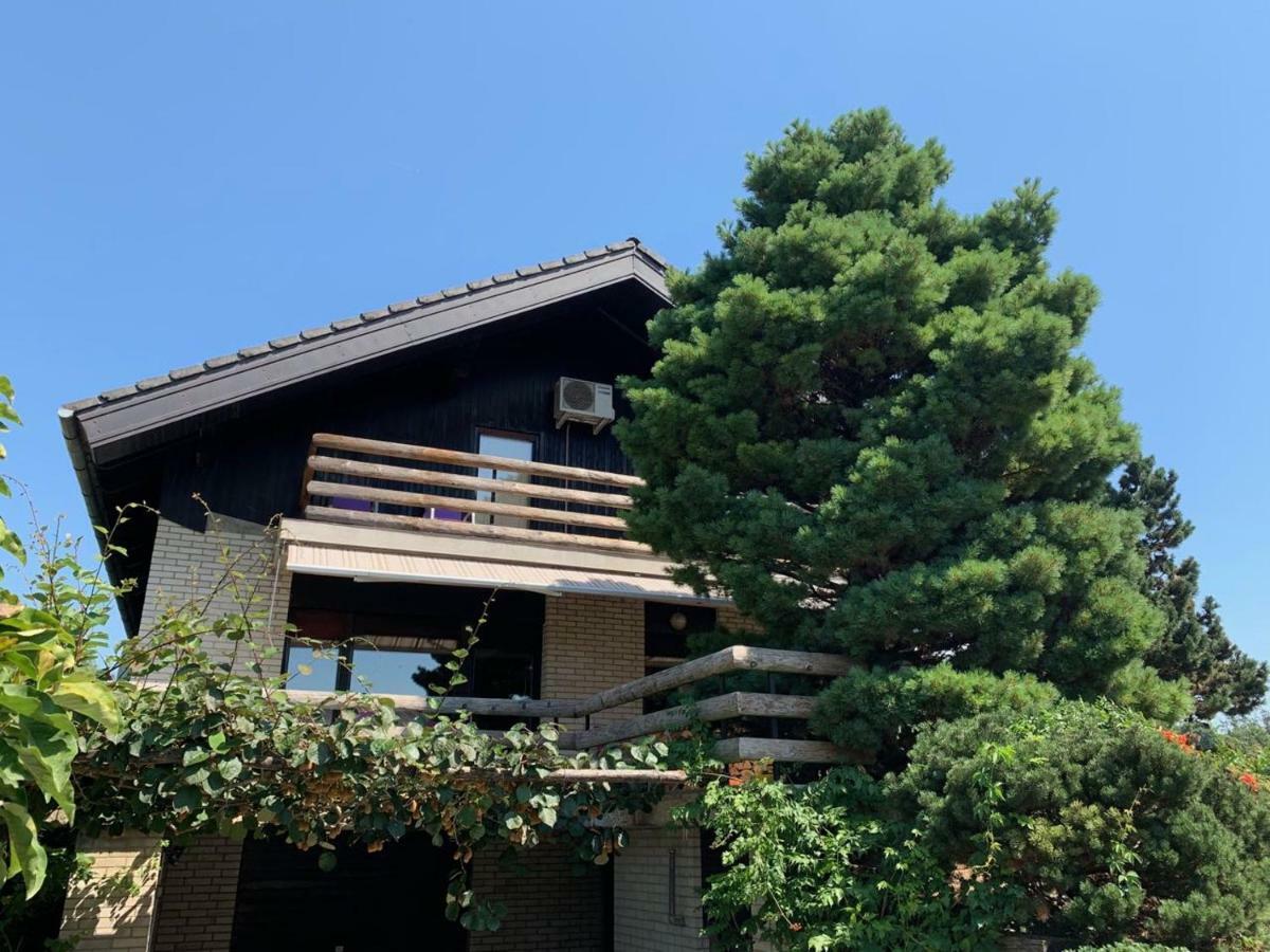 Ela'S Apartment Komenda Exterior photo